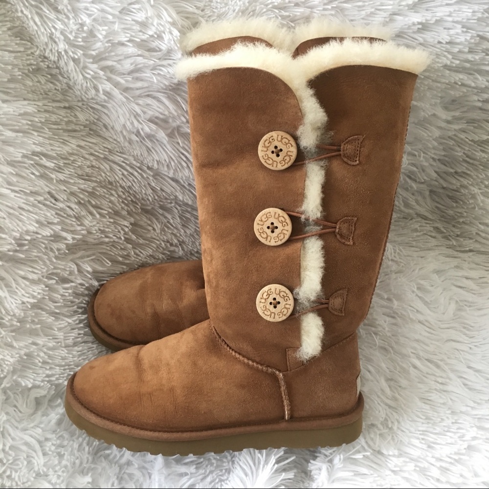 UGG Bailey Button Triplet II Boots, Sz 7, Chestnut